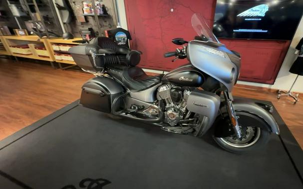 2019 Indian Motorcycle® Roadmaster® Steel Gray Smoke / Thunder Black Smoke