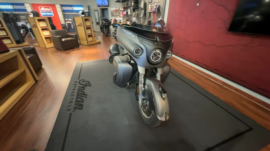 2019 Indian Motorcycle® Roadmaster® Steel Gray Smoke / Thunder Black Smoke