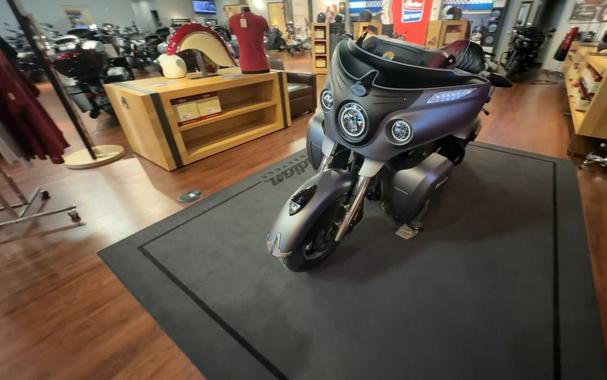 2019 Indian Motorcycle® Roadmaster® Steel Gray Smoke / Thunder Black Smoke