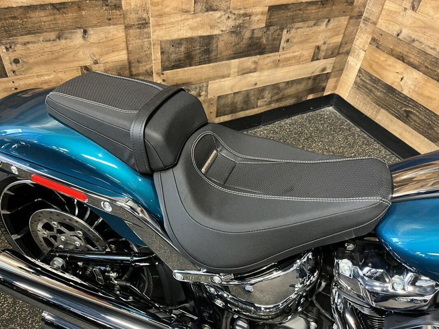 2026 Harley-Davidson® Breakout® Teal Thunder Chrome Trim FXBR