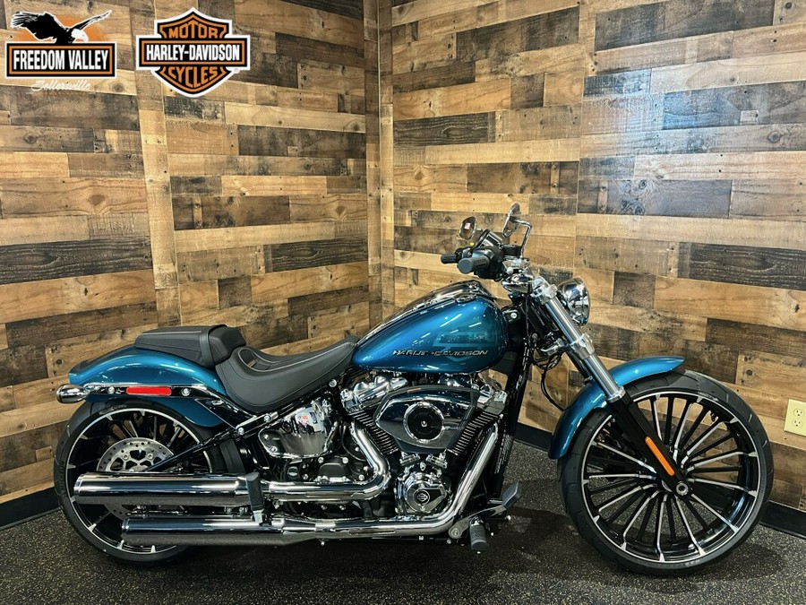 2026 Harley-Davidson® Breakout® Teal Thunder Chrome Trim FXBR
