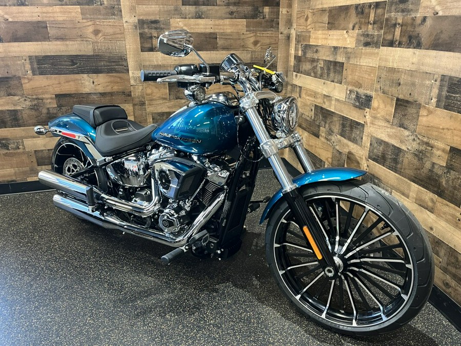 2026 Harley-Davidson® Breakout® Teal Thunder Chrome Trim FXBR