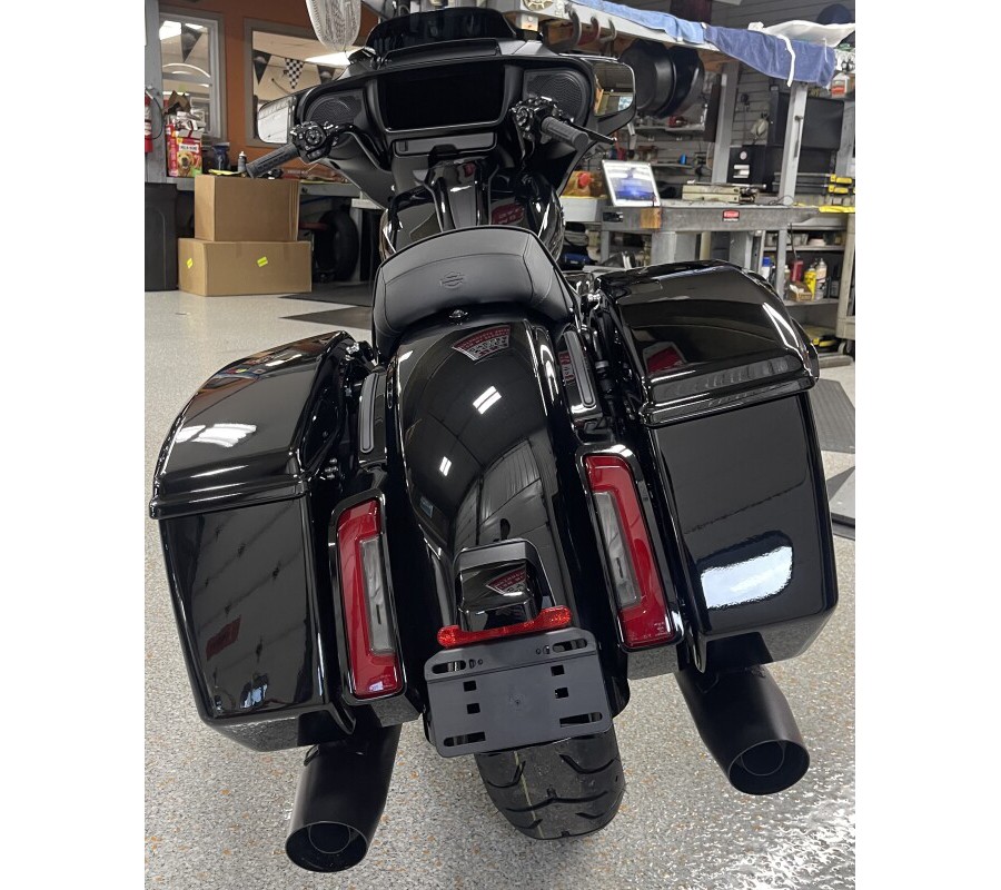 2024 Harley-Davidson Street Glide® Vivid Black - Black Finish