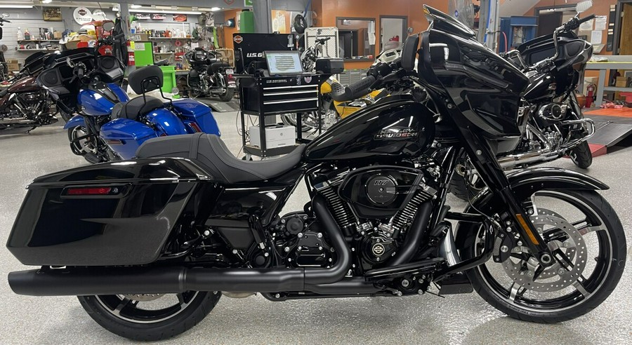 2024 Harley-Davidson Street Glide® Vivid Black - Black Finish