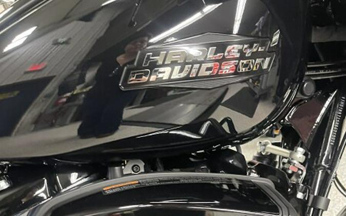 2024 Harley-Davidson Street Glide® Vivid Black - Black Finish