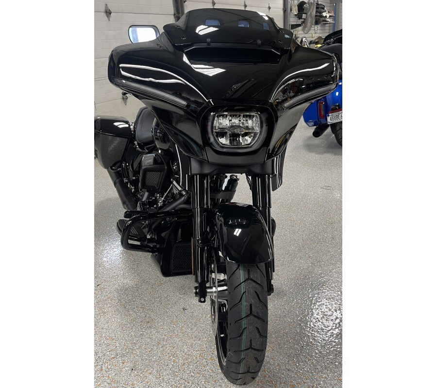 2024 Harley-Davidson Street Glide® Vivid Black - Black Finish