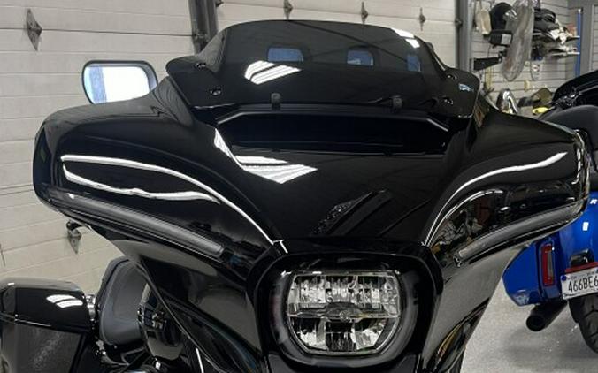 2024 Harley-Davidson Street Glide® Vivid Black - Black Finish