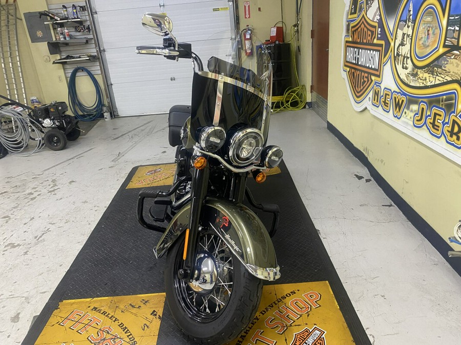 2018 Harley-Davidson Heritage Classic Olive Gold/Black Tempest