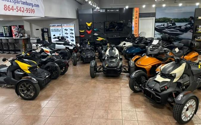 2026 Can-Am® Defender Limited HD11 Desert Tan & Carbon Black