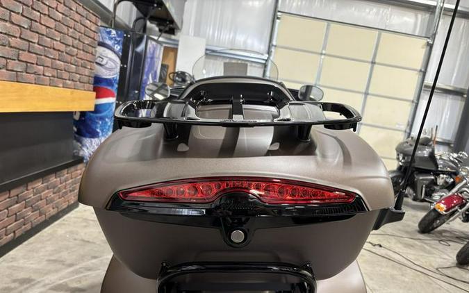 2025 Indian Motorcycle® Roadmaster® PowerPlus Dark Horse® 112 w/PowerBand Nara Bronze Smoke