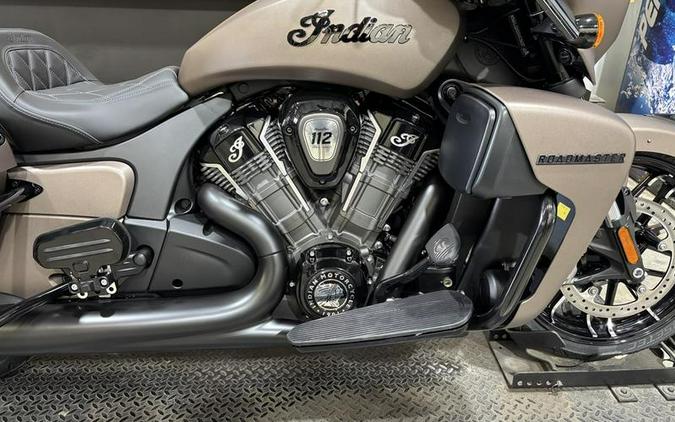 2025 Indian Motorcycle® Roadmaster® PowerPlus Dark Horse® 112 w/PowerBand Nara Bronze Smoke