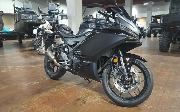 2025 Yamaha YZFR3ASB