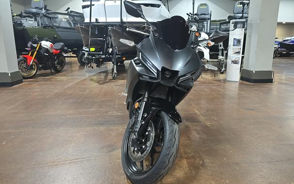 2025 Yamaha YZFR3ASB