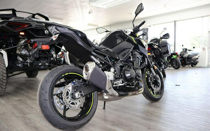 2024 Kawasaki Z900 ABS Metallic Spark Black/Metallic Matte Dark Gray