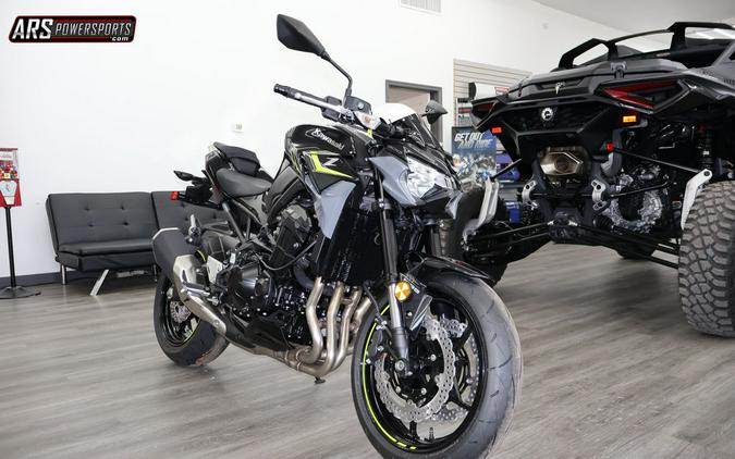 2024 Kawasaki Z900 ABS Metallic Spark Black/Metallic Matte Dark Gray