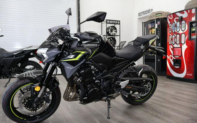 2024 Kawasaki Z900 ABS Metallic Spark Black/Metallic Matte Dark Gray