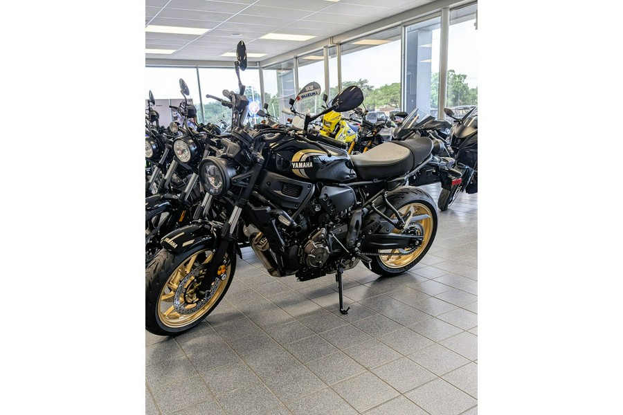 2025 Yamaha XSR700SB