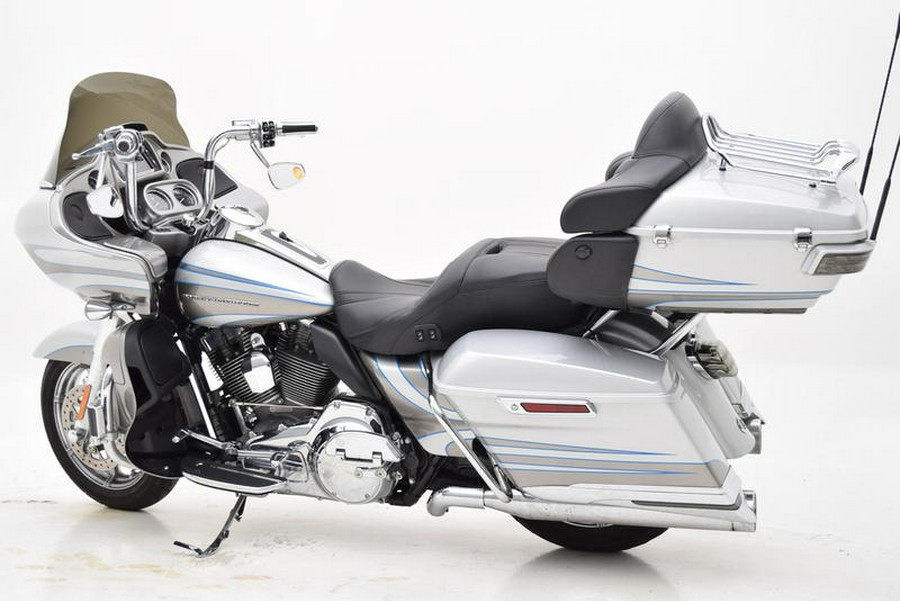 2016 Harley-Davidson® FLTRUSE - CVO™ Road Glide Ultra®