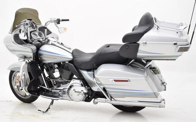 2016 Harley-Davidson® FLTRUSE - CVO™ Road Glide Ultra®