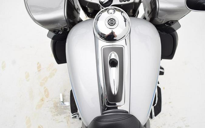 2016 Harley-Davidson® FLTRUSE - CVO™ Road Glide Ultra®