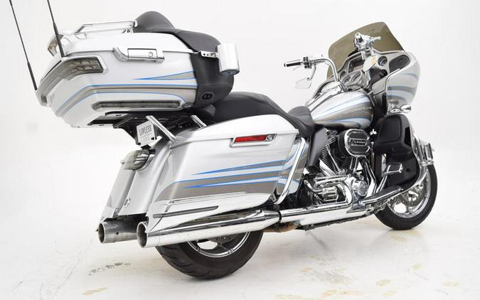 2016 Harley-Davidson® FLTRUSE - CVO™ Road Glide Ultra®