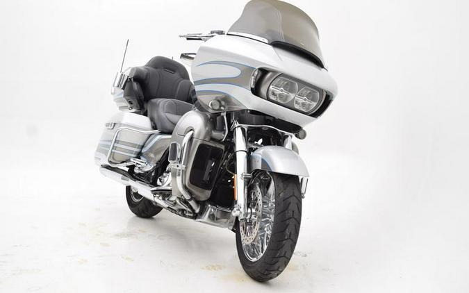 2016 Harley-Davidson® FLTRUSE - CVO™ Road Glide Ultra®