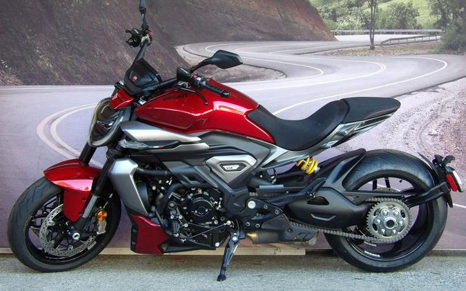 2026 Ducati XDiavel V4 Burning Red