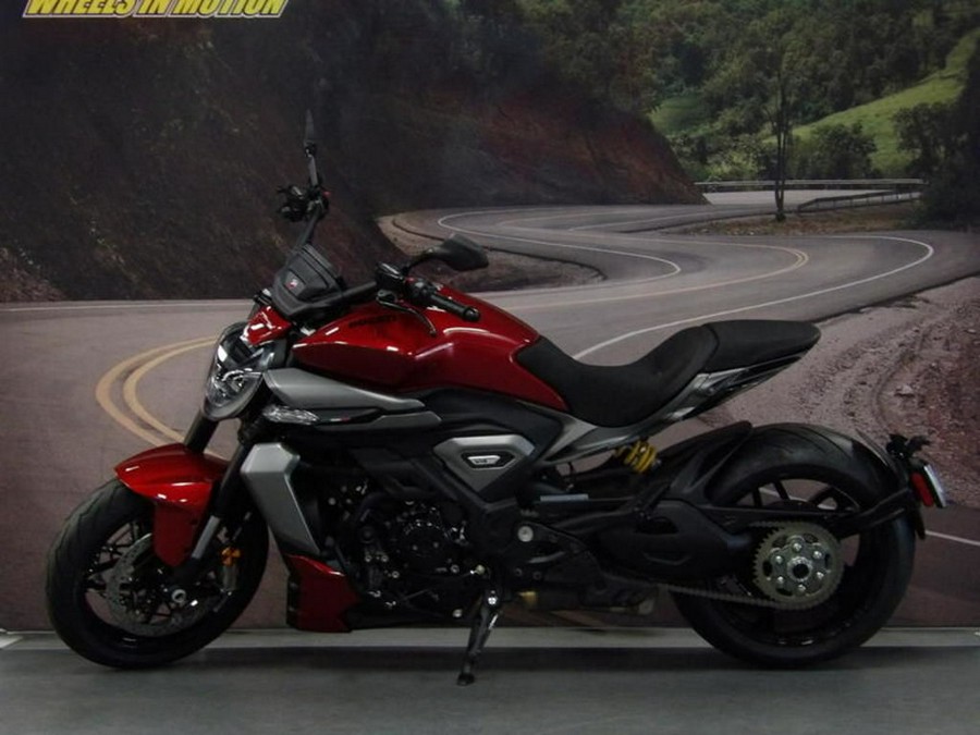 2026 Ducati XDiavel V4 Burning Red