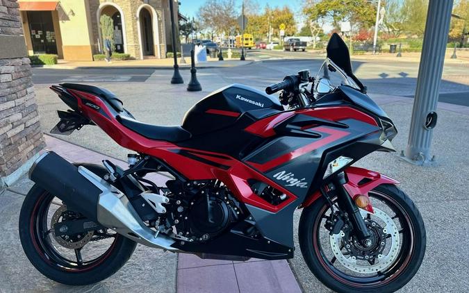 2025 Kawasaki Ninja® 500 ABS Passion Red/Metallic Flat Spark Black
