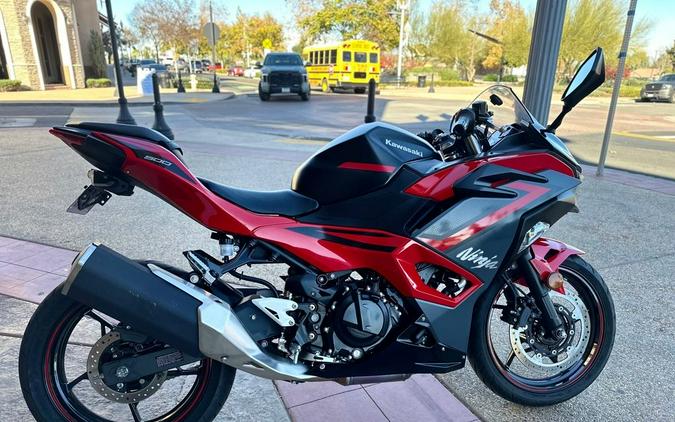 2025 Kawasaki Ninja® 500 ABS Passion Red/Metallic Flat Spark Black