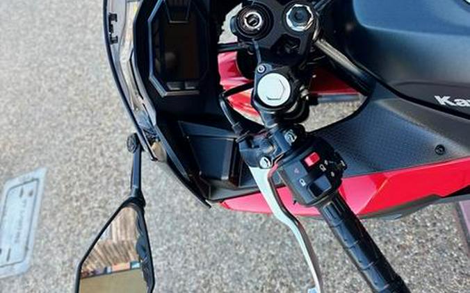 2025 Kawasaki Ninja® 500 ABS Passion Red/Metallic Flat Spark Black