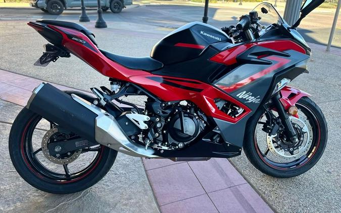 2025 Kawasaki Ninja® 500 ABS Passion Red/Metallic Flat Spark Black