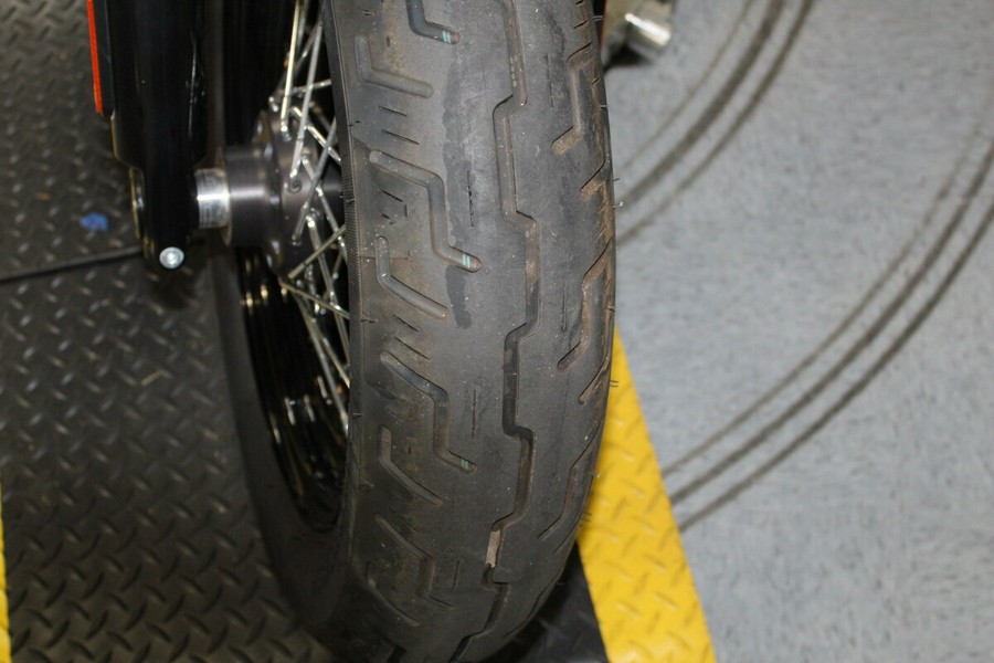 Harley-Davidson® Softail Slim® 2021 FLSL 068563N MIDNT CRIM/ STONE WASH WH P