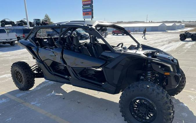2026 Can-Am® Maverick X3 Max X RS Turbo RR Triple Black_4.5 in