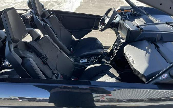 2026 Can-Am® Maverick X3 Max X RS Turbo RR Triple Black_4.5 in