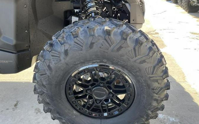 2026 Can-Am® Maverick X3 Max X RS Turbo RR Triple Black_4.5 in