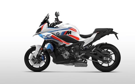 2026 BMW M1000XR