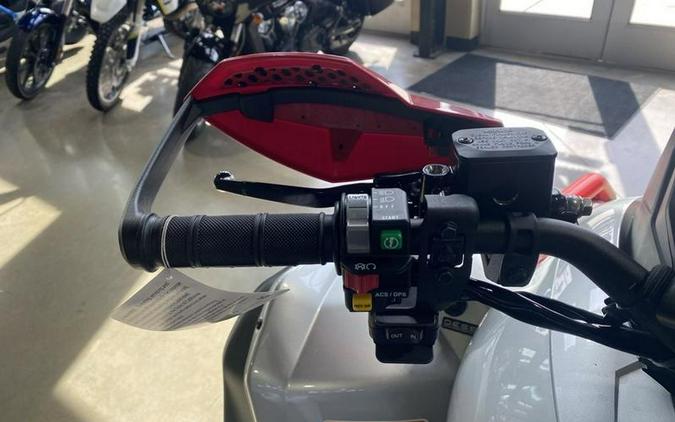 2026 Can-Am® Renegade X mr 1000 R Hyper Silver & Legion Red