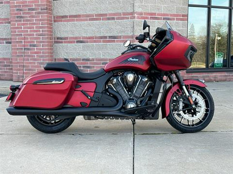 2024 Indian Motorcycle Challenger® Dark Horse® with PowerBand Audio Package