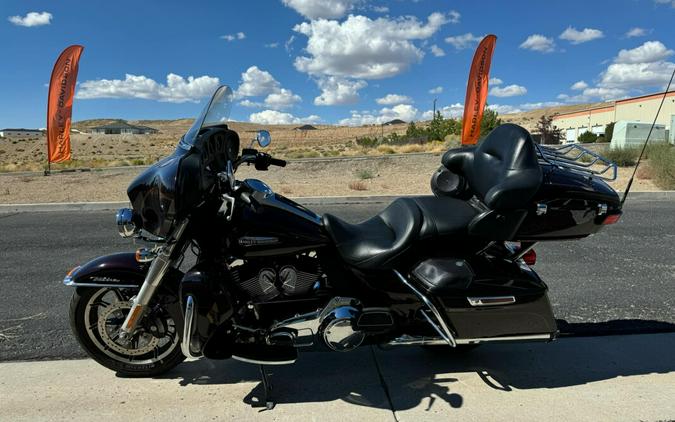 2014 Harley-Davidson Electra Glide Ultra Classic® Blackened Cayenne