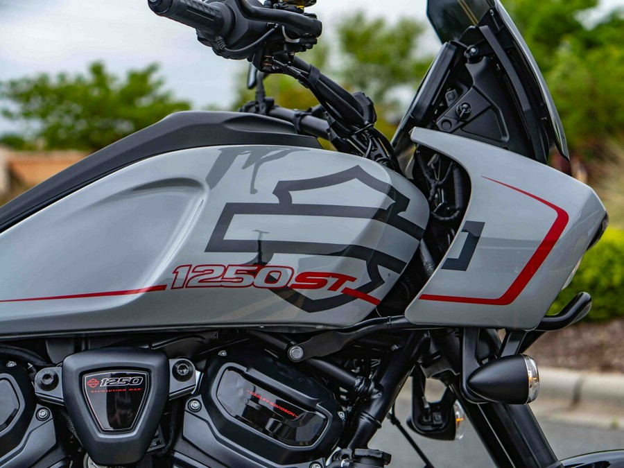 RA1250ST 2025 Pan America® 1250 ST