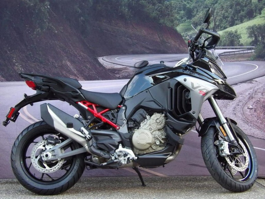 2026 Ducati Multistrada V4 S Travel & Radar Thrilling Black