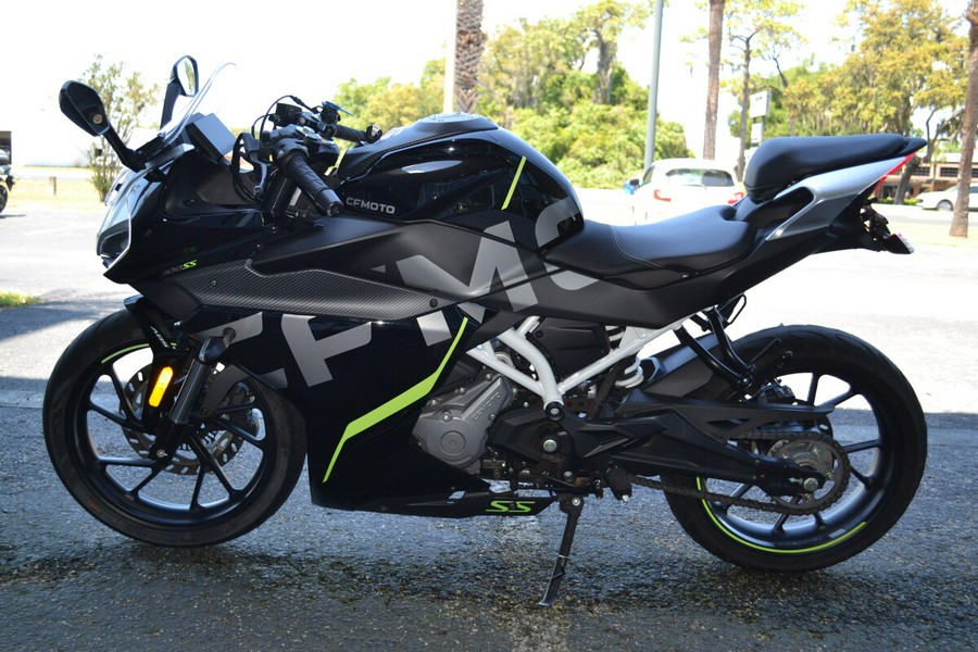 2022 CFMOTO 300 SS Nebula Black
