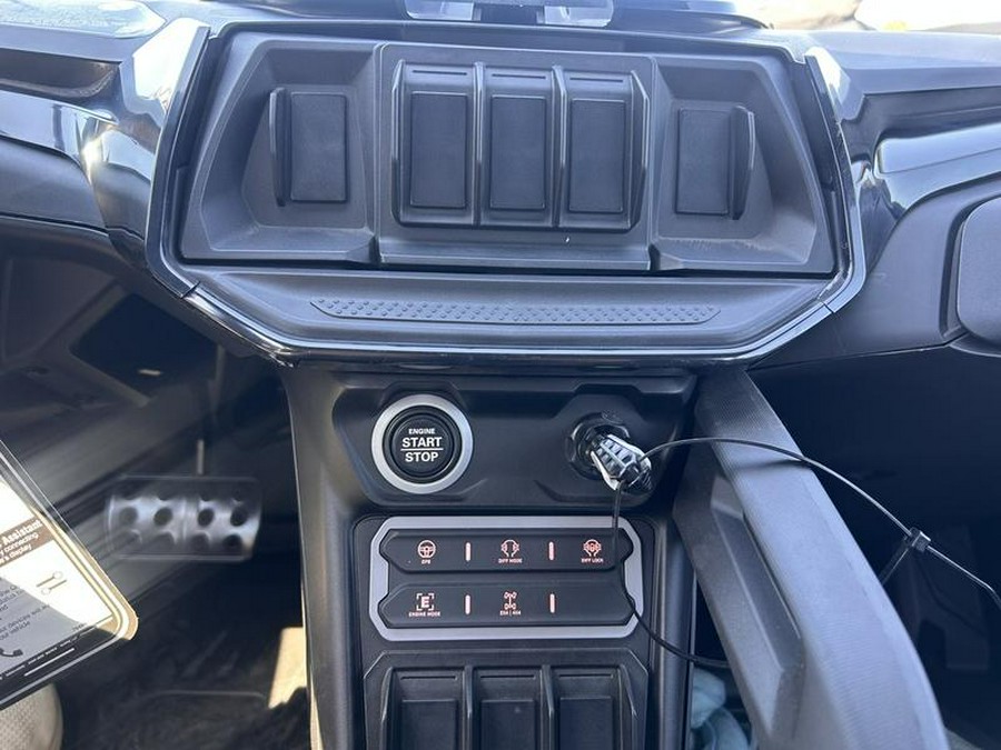 2025 Can-Am® Maverick R Max 999T DCT