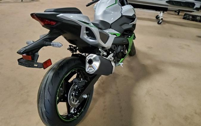 2024 Kawasaki Z7 Hybrid ABS