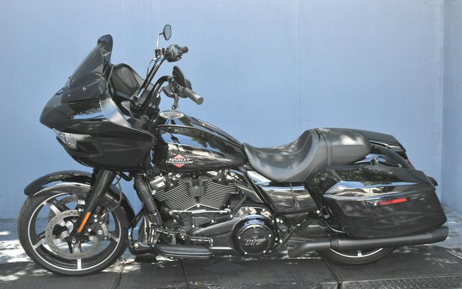 2025 Harley-Davidson Road Glide Midnight Firestorm - Black Finish
