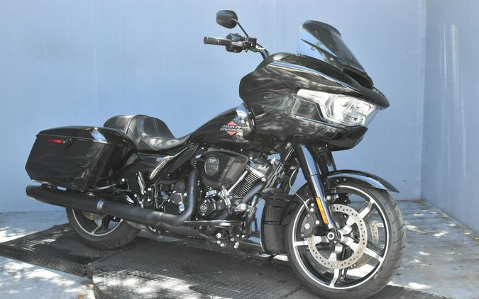 2025 Harley-Davidson Road Glide Midnight Firestorm - Black Finish