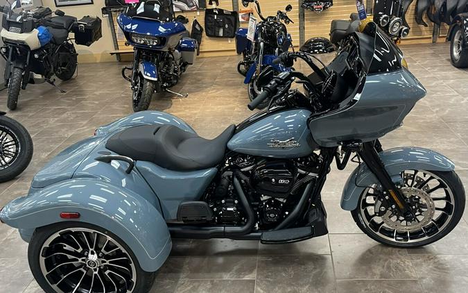 2024 Harley-Davidson Road Glide 3 Sharkskin Blue - Black Finish