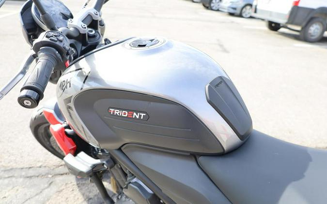 2022 Triumph Trident 660 Silver Ice Diablo Red