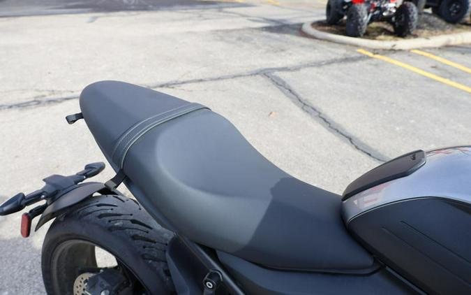 2022 Triumph Trident 660 Silver Ice Diablo Red